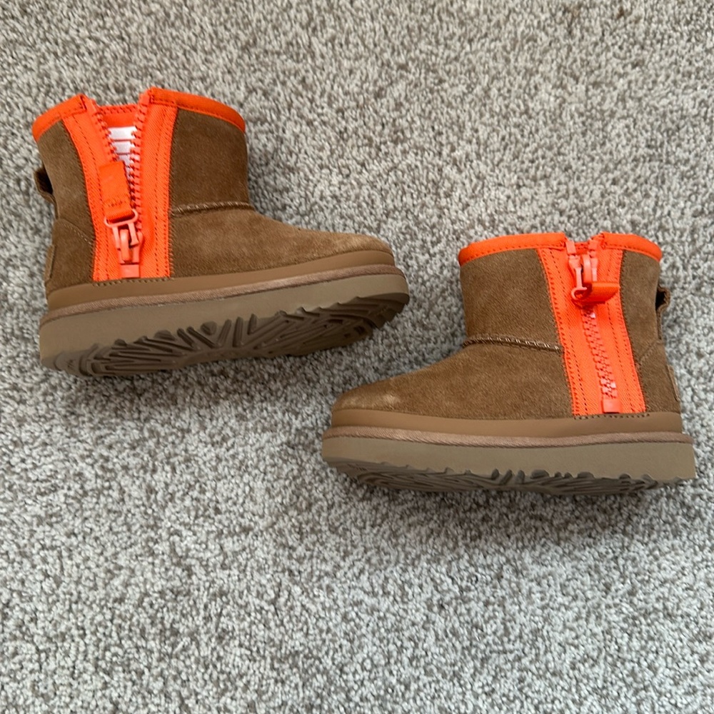 NWOT toddler uggs
